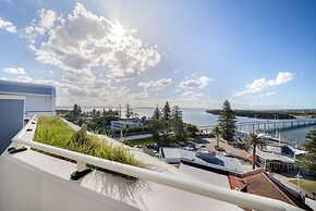 Oaks The Entrance Waterfront Suites