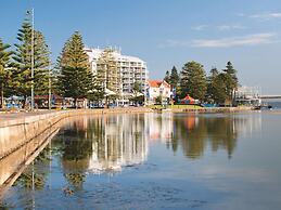 Oaks The Entrance Waterfront Suites