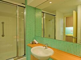 Oaks The Entrance Waterfront Suites