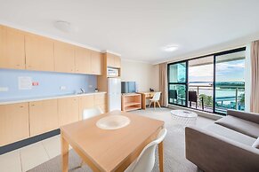 Oaks The Entrance Waterfront Suites