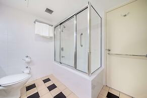 Oaks The Entrance Waterfront Suites