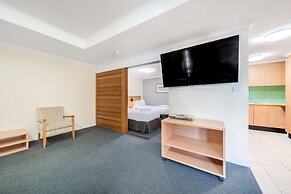 Oaks The Entrance Waterfront Suites