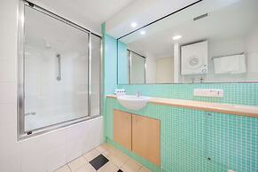 Oaks The Entrance Waterfront Suites