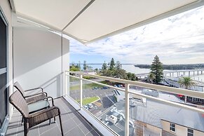 Oaks The Entrance Waterfront Suites