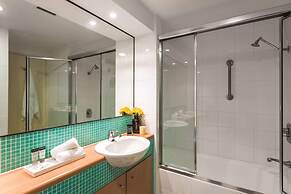 Oaks The Entrance Waterfront Suites