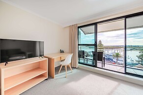 Oaks The Entrance Waterfront Suites