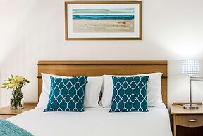 Oaks The Entrance Waterfront Suites