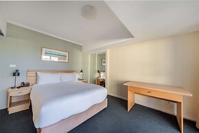 Oaks The Entrance Waterfront Suites