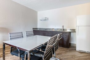 Clarion Inn & Suites Kissimmee-Lake Buena Vista South