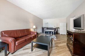 Clarion Inn & Suites Kissimmee-Lake Buena Vista South