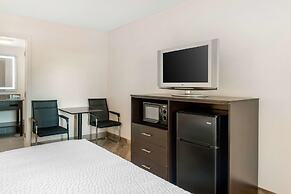 Clarion Inn & Suites Kissimmee-Lake Buena Vista South