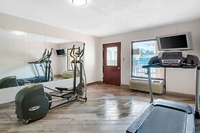 Clarion Inn & Suites Kissimmee-Lake Buena Vista South