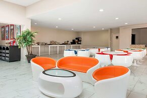 Clarion Inn & Suites Kissimmee-Lake Buena Vista South