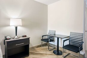 Clarion Inn & Suites Kissimmee-Lake Buena Vista South