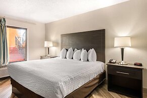 Clarion Inn & Suites Kissimmee-Lake Buena Vista South