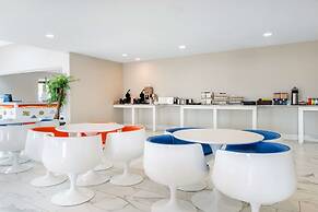 Clarion Inn & Suites Kissimmee-Lake Buena Vista South