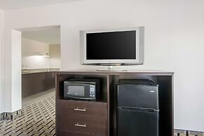 Clarion Inn & Suites Kissimmee-Lake Buena Vista South