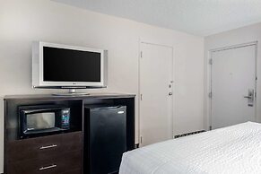 Clarion Inn & Suites Kissimmee-Lake Buena Vista South