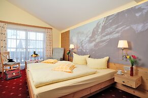 Landhotel Böld and Restaurant Uhrmacher Oberammergau