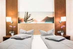 Landhotel Böld and Restaurant Uhrmacher Oberammergau