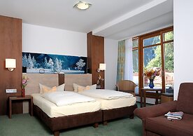 Landhotel Böld and Restaurant Uhrmacher Oberammergau