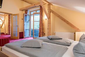 Landhotel Böld and Restaurant Uhrmacher Oberammergau