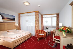 Landhotel Böld and Restaurant Uhrmacher Oberammergau