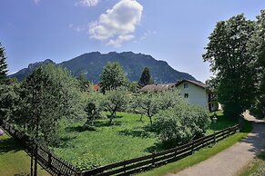 Landhotel Böld and Restaurant Uhrmacher Oberammergau
