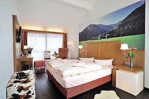Landhotel Böld and Restaurant Uhrmacher Oberammergau