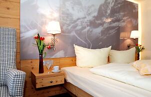 Landhotel Böld and Restaurant Uhrmacher Oberammergau