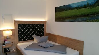 Landhotel Böld and Restaurant Uhrmacher Oberammergau