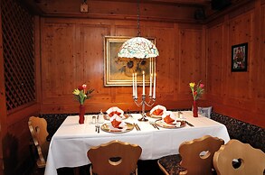 Landhotel Böld and Restaurant Uhrmacher Oberammergau