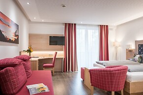 Landhotel Böld and Restaurant Uhrmacher Oberammergau