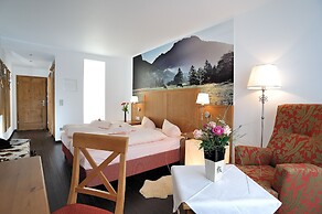 Landhotel Böld and Restaurant Uhrmacher Oberammergau