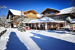 Landhotel Böld and Restaurant Uhrmacher Oberammergau