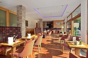 Landhotel Böld and Restaurant Uhrmacher Oberammergau