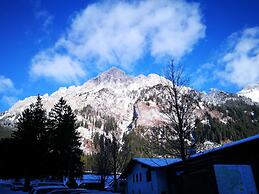 Landhotel Böld and Restaurant Uhrmacher Oberammergau