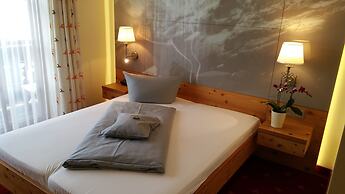 Landhotel Böld and Restaurant Uhrmacher Oberammergau