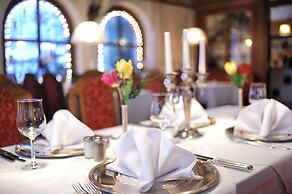 Landhotel Böld and Restaurant Uhrmacher Oberammergau