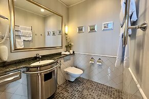 Santa's Hotel Santa Claus