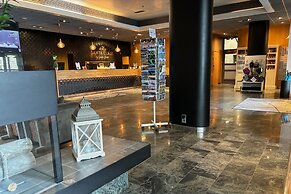 Santa's Hotel Santa Claus