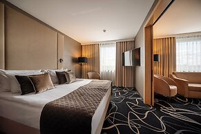 Airport Hotel Okecie