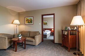 Airport Hotel Okecie