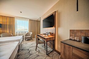 Airport Hotel Okecie