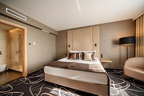 Airport Hotel Okecie