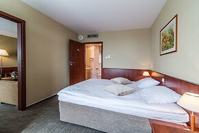 Airport Hotel Okecie