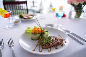 Century Riverside Hotel Hue