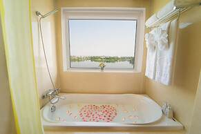 Century Riverside Hotel Hue