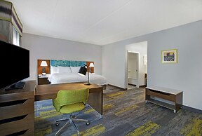 Hampton Inn & Suites Augusta West