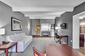 Eastlake Suites Hotel & Conference Center By OYO Urbana